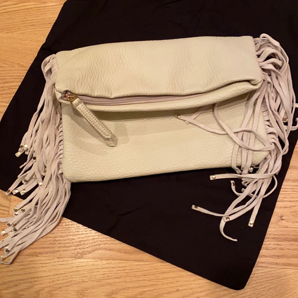 Shiraleah Fringe Clutch. Cream Color.